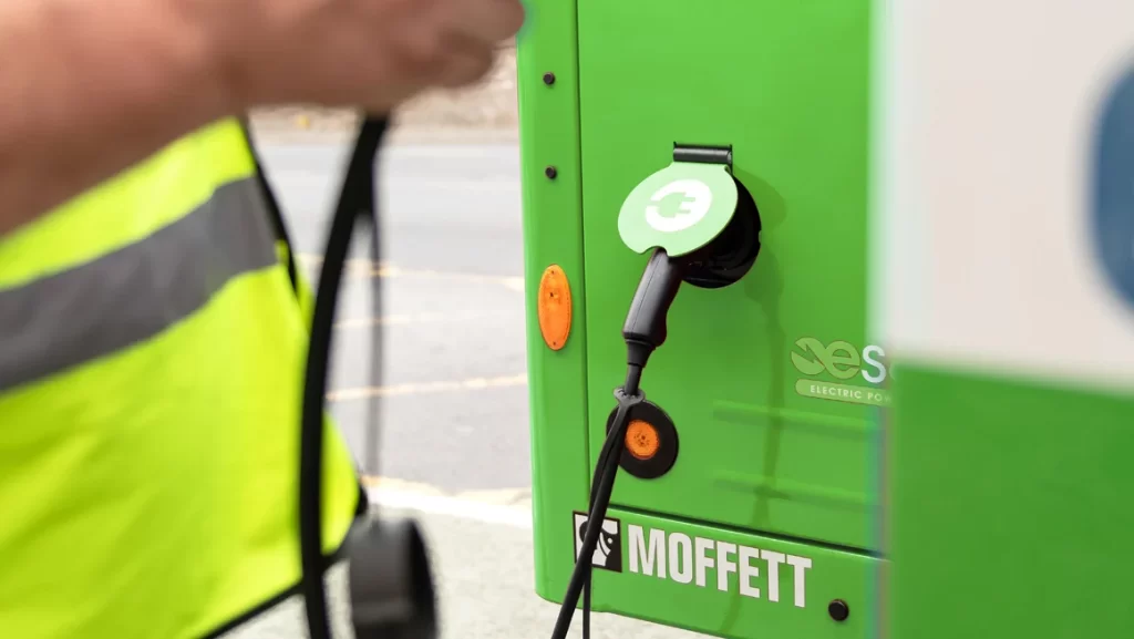 Xạc pin xe nâng Moffett